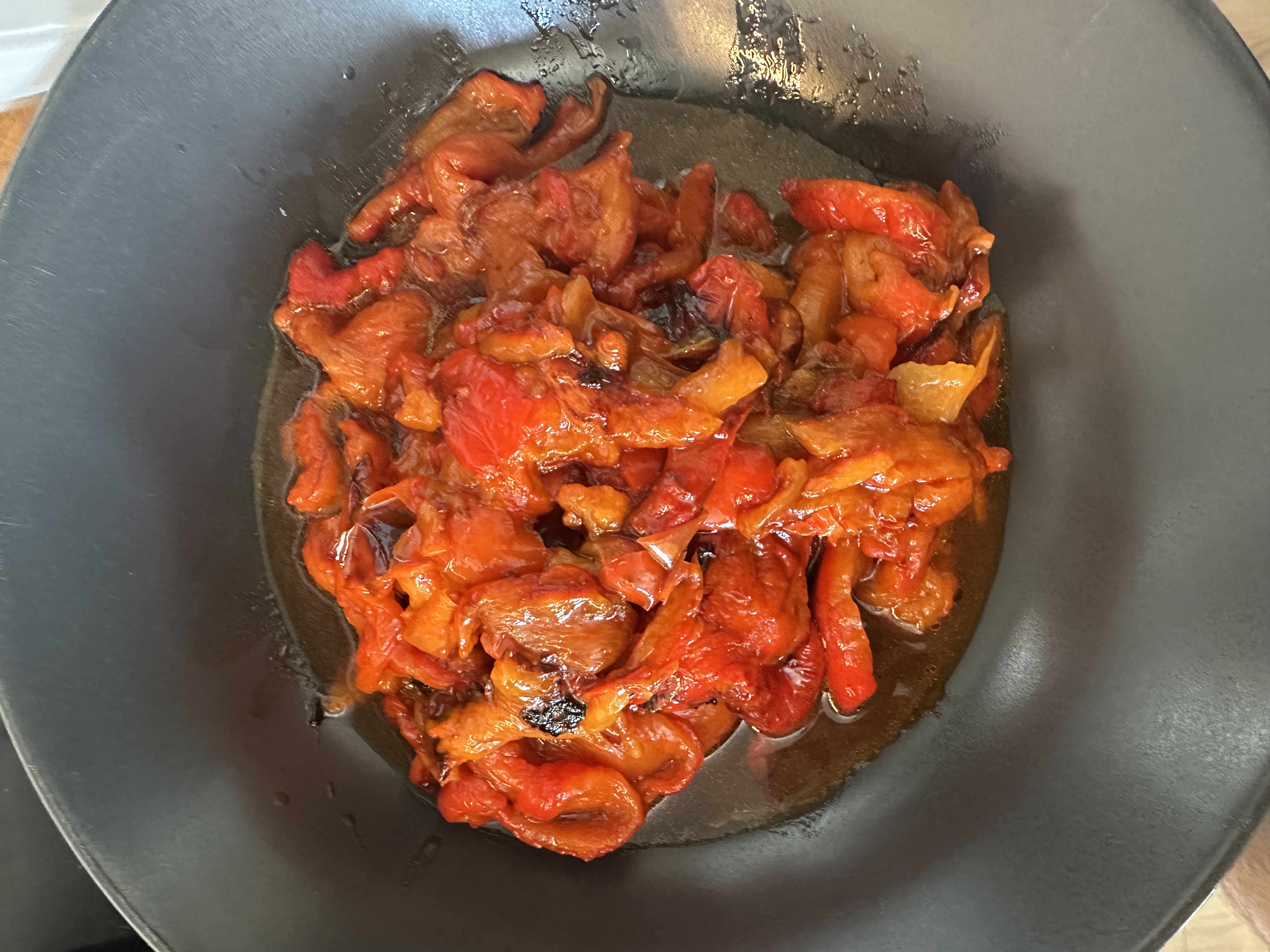 Papryka po pieczeniu — skórka schodzi bez problemu